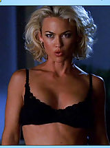 Celebrity Pussy: Kelly Carlson