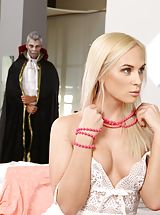 Fantasy Babes: Seduced by Dracula